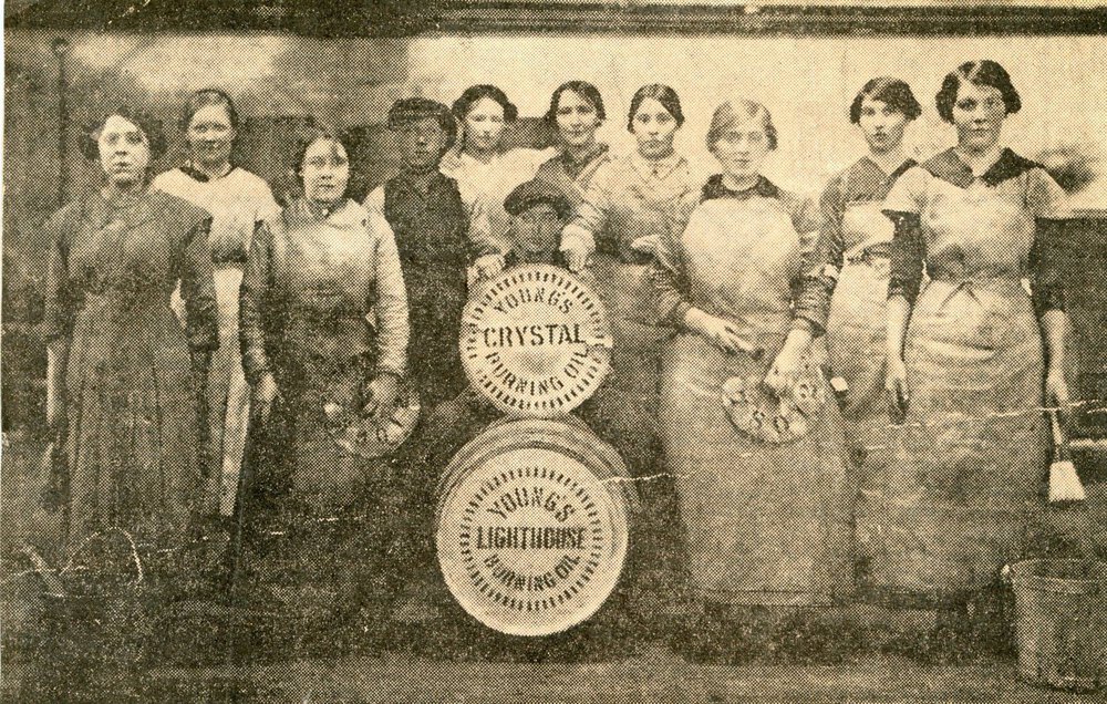 Uphall Women oil workers.jpg